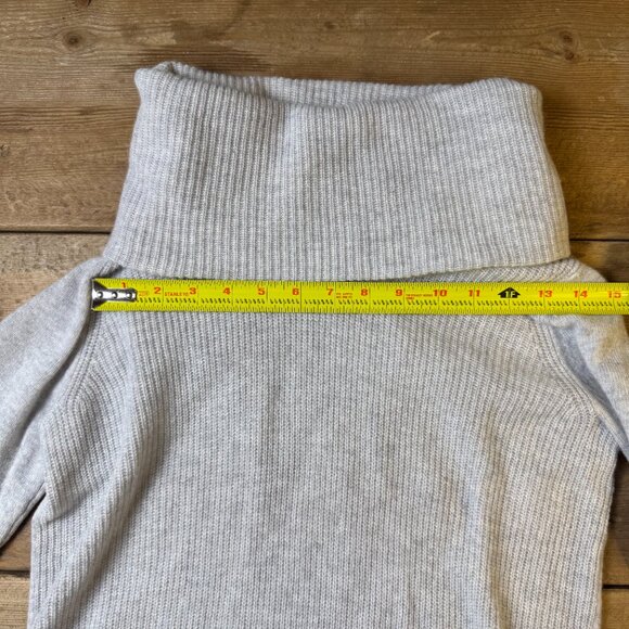 Theory | Size M | 100% Cashmere Gray Turtleneck Sweater - Picture 7 of 10